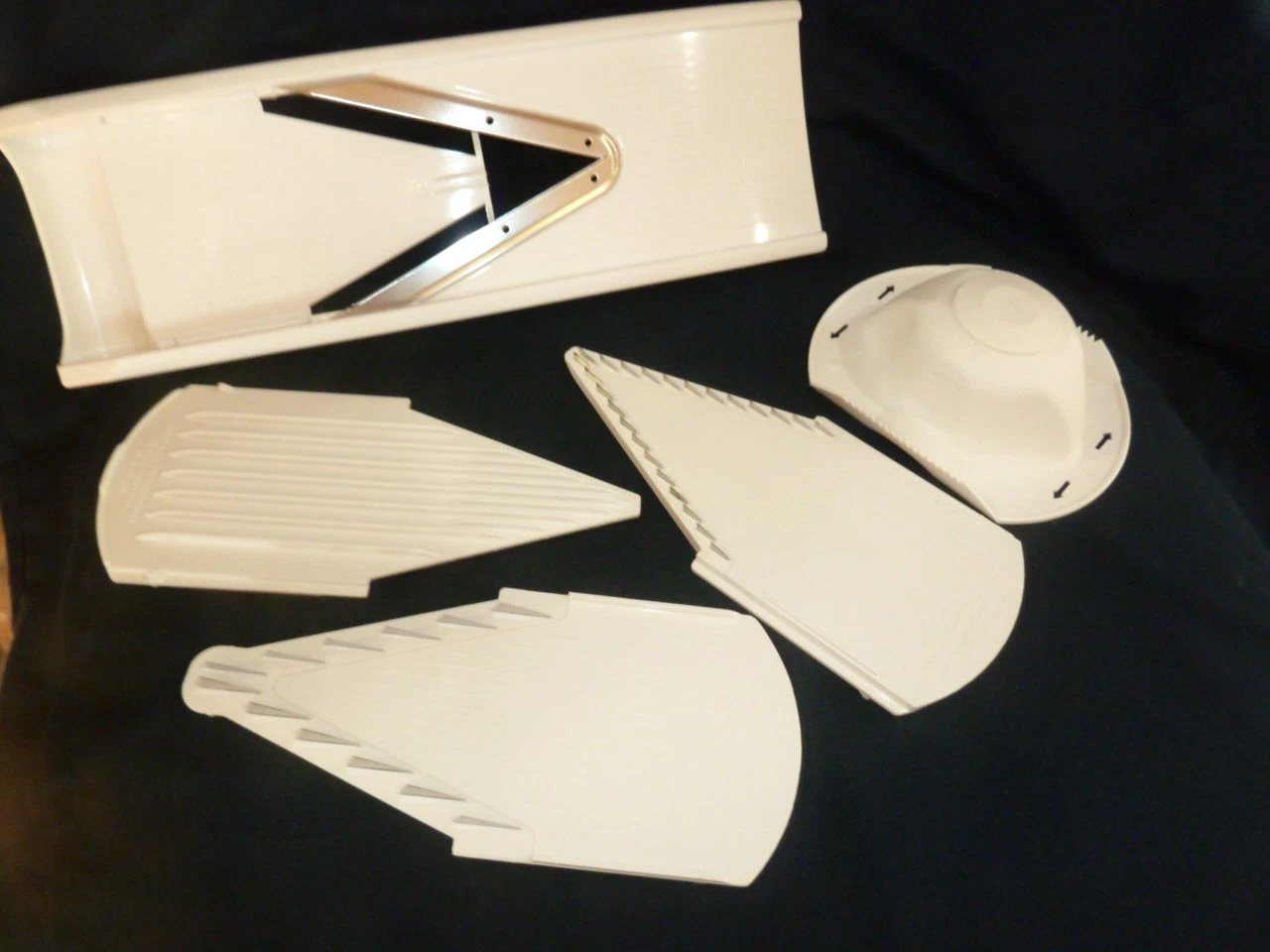 7 PC~~SWISSMAR V-PREP MANDOLINE FOOD SLICER W/STORAGE CONTAINER