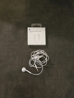 Apple Wired Earbuds & Lightning to Headphone Adaptor