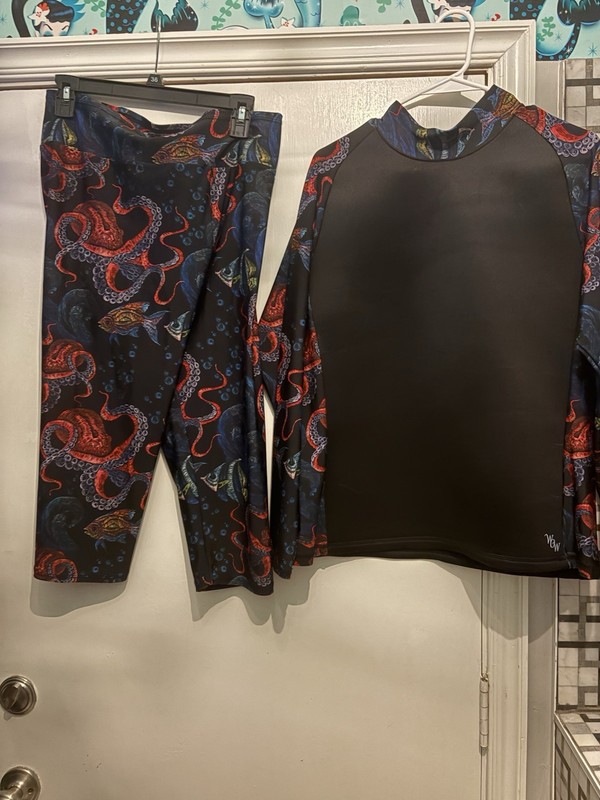 Dive Buddies Capri Pant (L) And Rashguard (XL)