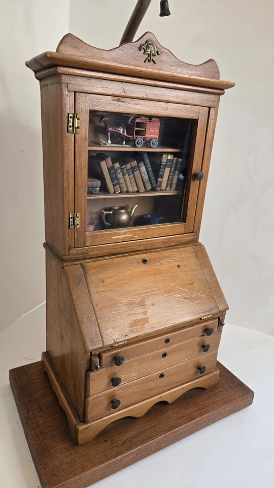 Base de lámpara de escritorio secretaria miniatura única 1956 totalmente funcional y kitsch y loco Foto 3 de 4