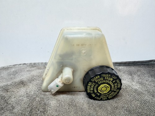 2001-07 Mercedes W203 C-Class Brake Fluid Reservoir OEM A2034300002