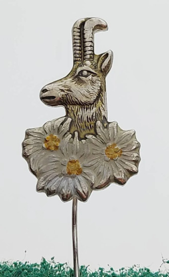 HUNTING - CHAMOIS old vintage hat cap pin badge chasse caza jagd caccia caça !
