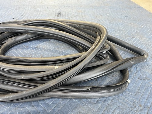 1998-2000 Volvo V70R V70 Door Seal Weather Stripping Set of 4 L & R OEM #4020E - Picture 9 of 12