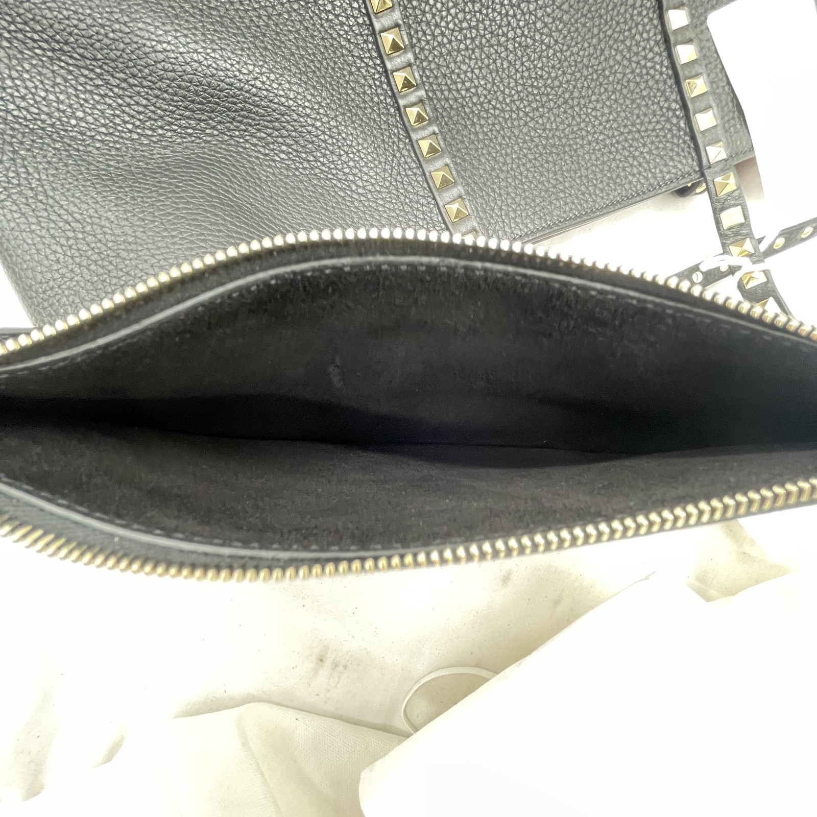 Valentino Garavani Rockstud Med Tote Shoulder Bag Pebble Leather Black Pre-Owned thumbnail 19