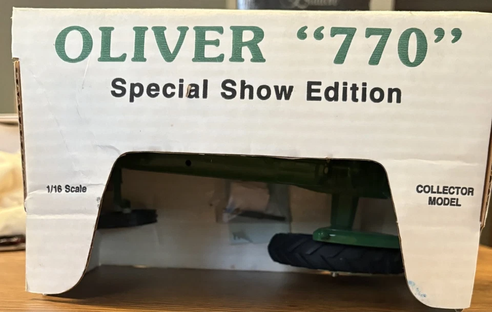 Spec-Cast Oliver 770 Special Show Edition Die-Cast Metal 1/16 Scale Toy Tractor - Image 2 of 4