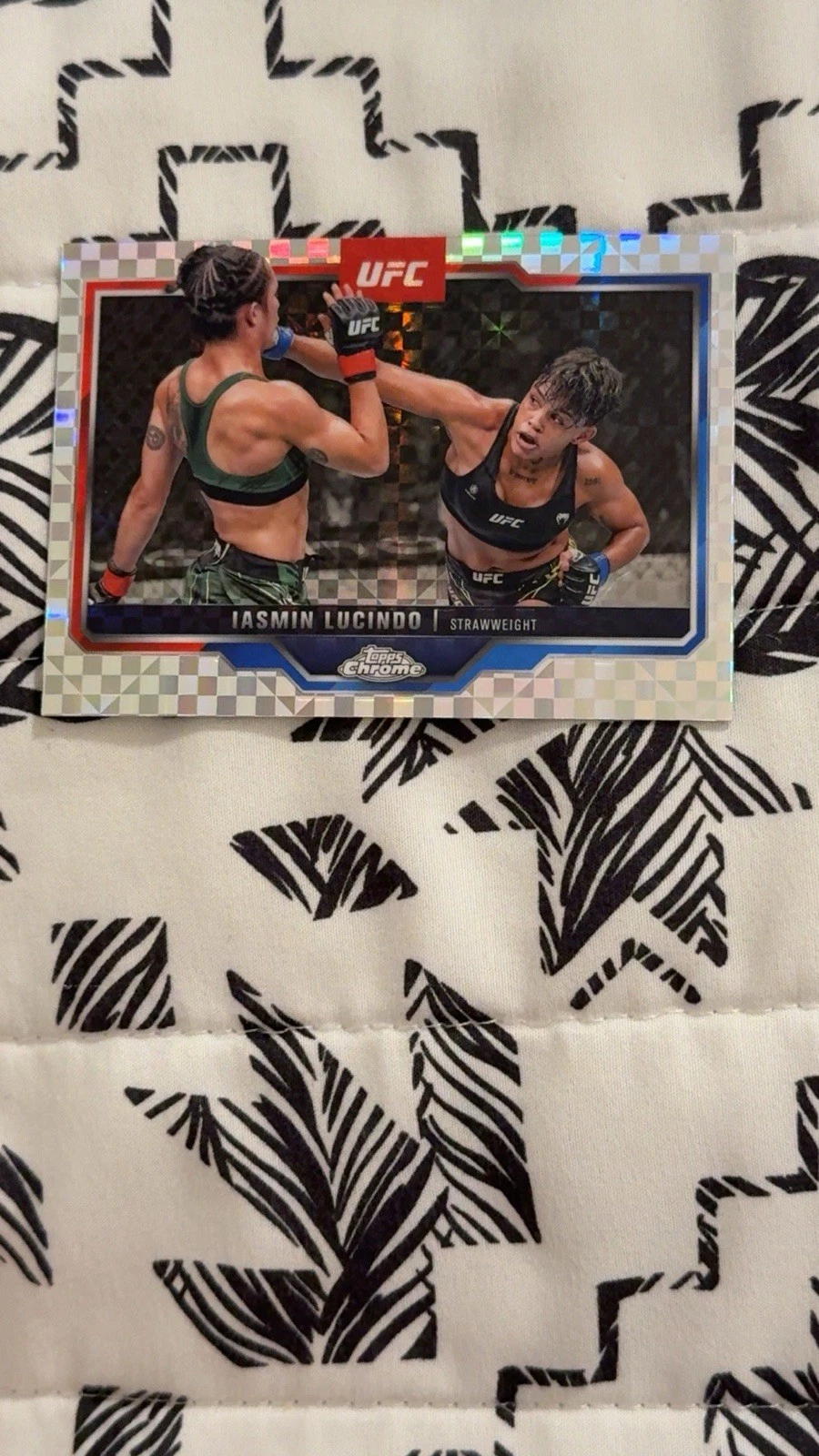 2025 Topps Chrome UFC - Iasmin Lucindo #130 X-Fractor