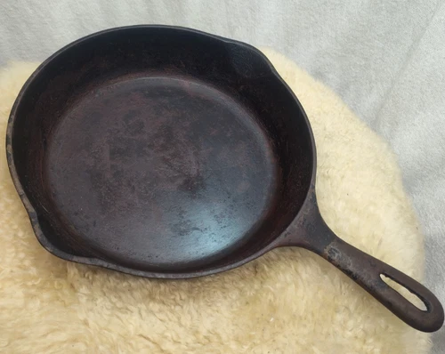 VINTAGE WAGNER CAST IRON SKILLET UNMARKED NUMBER # 6 - 9 INCH SKILLET
