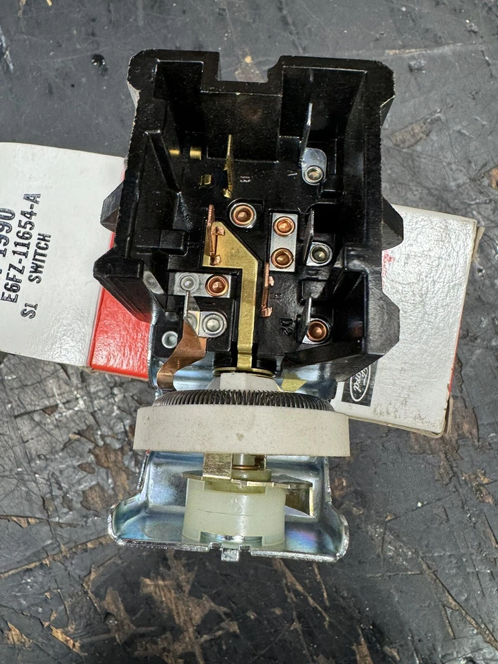 Nuevo de Lote Antiguo 1985-93 Ford Thunderbird Sc Cougar Xr7 Interruptor de Faro Tempo E6fz11654A OEM Foto 2 de 4