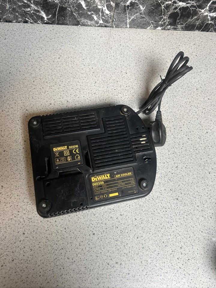 DEWALT DE0246 Battery Charger for 24v NiCd NiMH Batteries Working Order