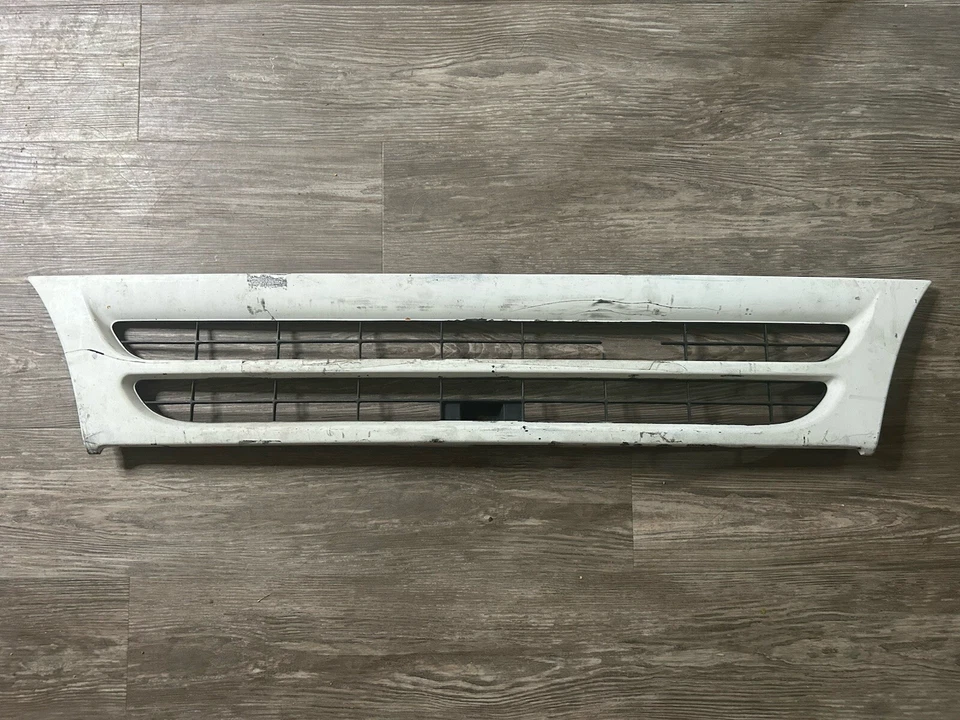 Parrilla delantera Isuzu Npr 1995 plástico OEM (leer descripción) Foto 2 de 4