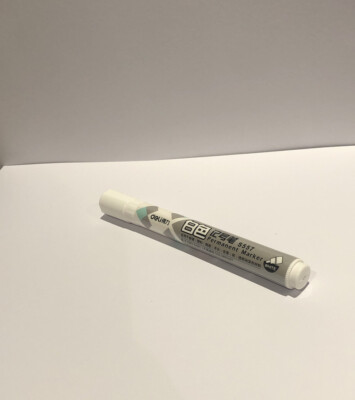 Deli Permanentmarker Stifte weiß S557 trocken schnell Farbecht