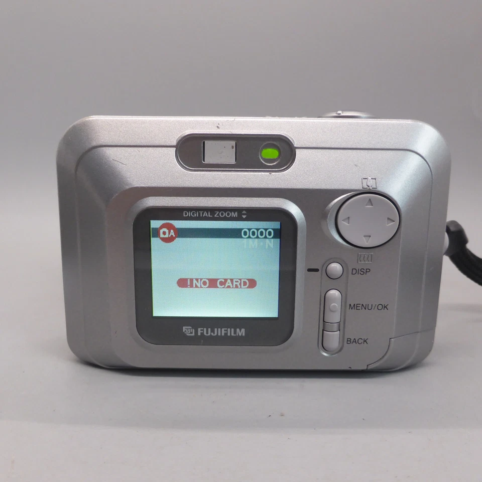 Fujifilm FinePix A101 1.3MP Digital Camera Silver FAULTY Spares or Repair, photo 4 of 5