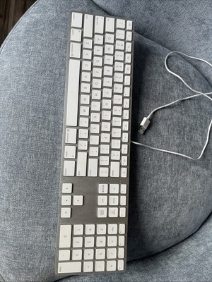 Apple A1243 MB110LL/A Wired Keyboard