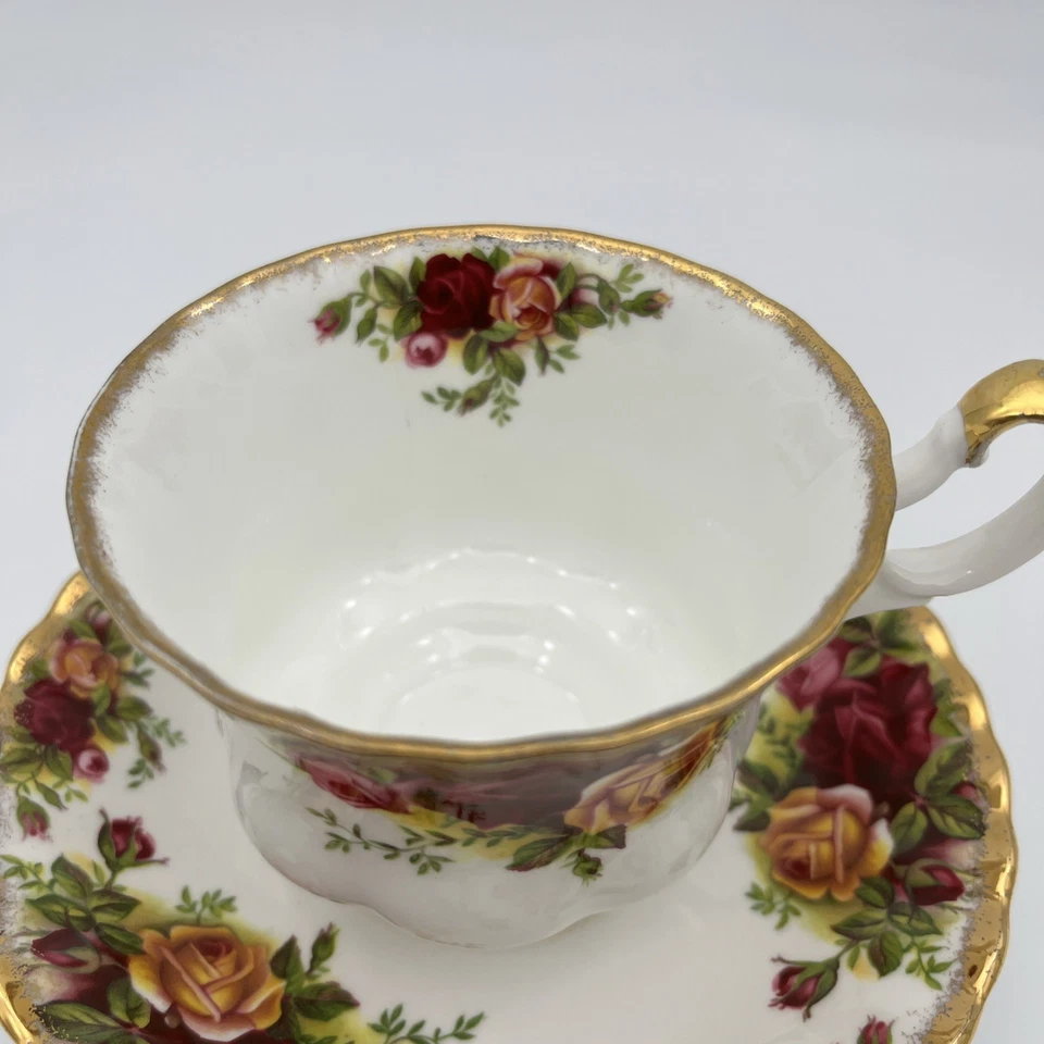 Juego de taza de té y platillo vintage Royal Albert Old Country Roses - porcelana de hueso Foto 3 de 4