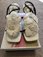 Black and White Wedding Shoe Flower Heels Women's Size 9 1/2 New In Box