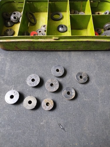 Vintage 1940's Grizzly Handikit Tin Litho Container with Some Original Washers - Picture 6 of 12