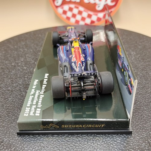Minichamps 1/43 Red Bull Renault RB8 Sebastian Vettel Suzuka 2012 sign 413120301 - Picture 4 of 7