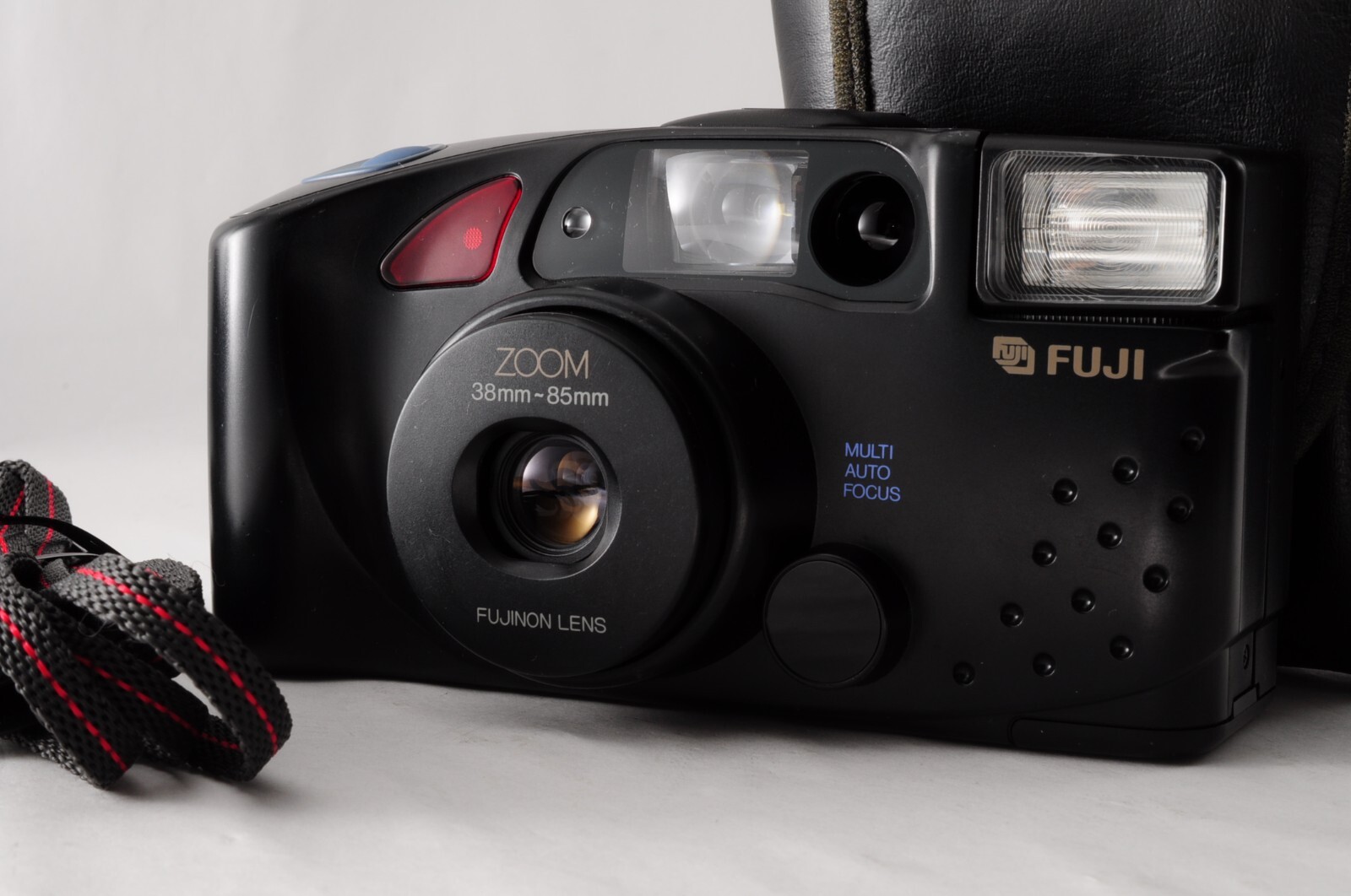 Near Mint Fuji Zoom Cardia 950 Date 35mm Film Camera with Black Point & Shoot Japan