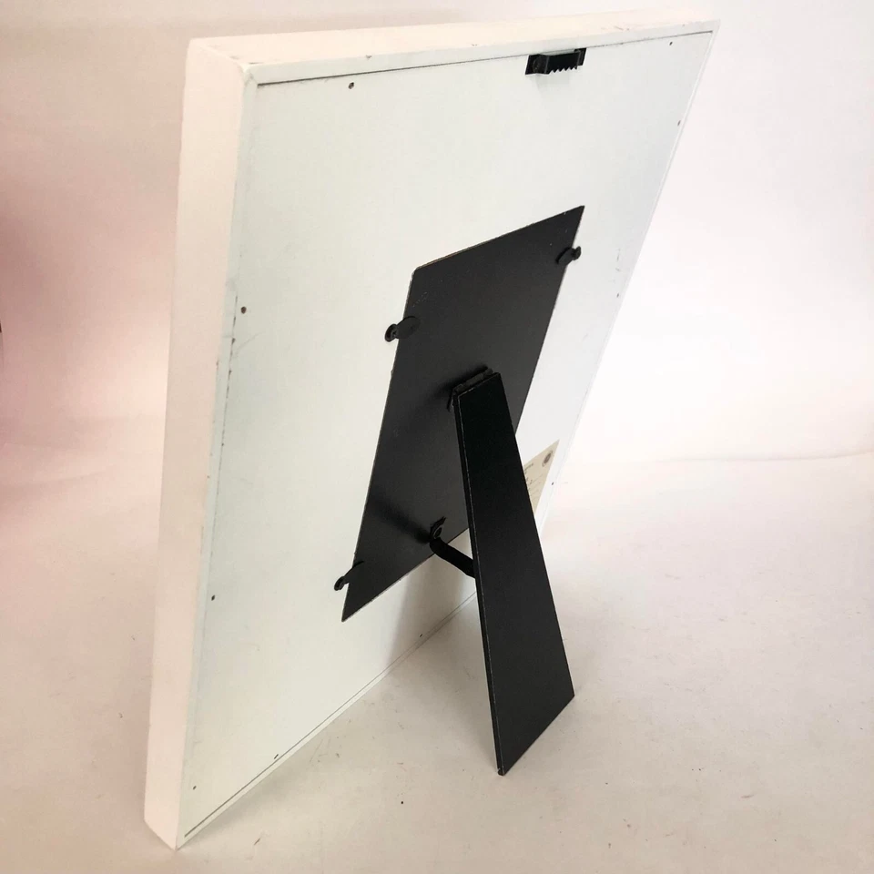 Marco de fotos de pareja de madera con soporte para foto 5x7", blanco, "Sr. y Sra." Foto 4 de 4