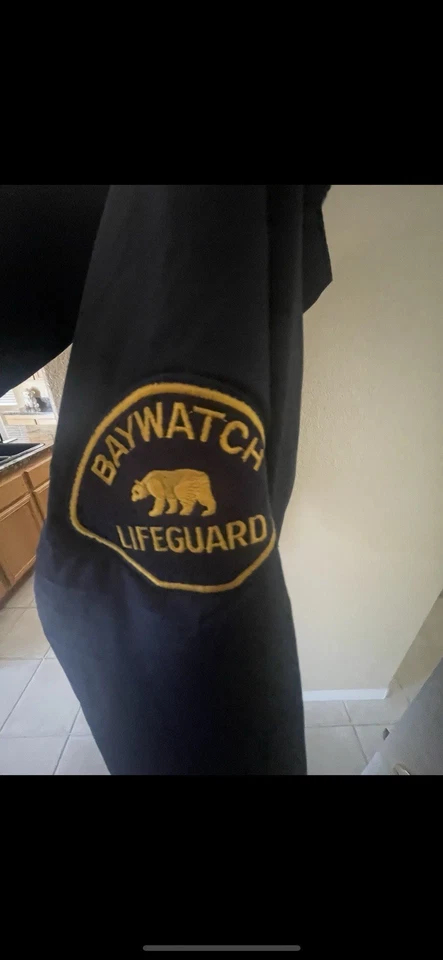 CHAQUETA BAYWATCH MIEMBRO DEL ELENCO “Lynn” Foto 3 de 3