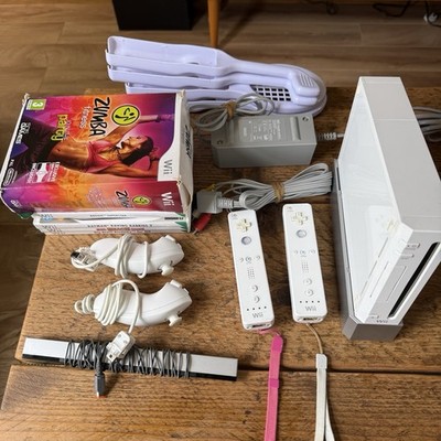 Nintendo Wii White Console with X2 Controllers, Nunchuks, Games Bundle Setup