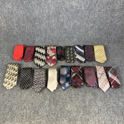 Mens Assorted Brands Colors Patterns Sizes Neck Ties Lot Of 18