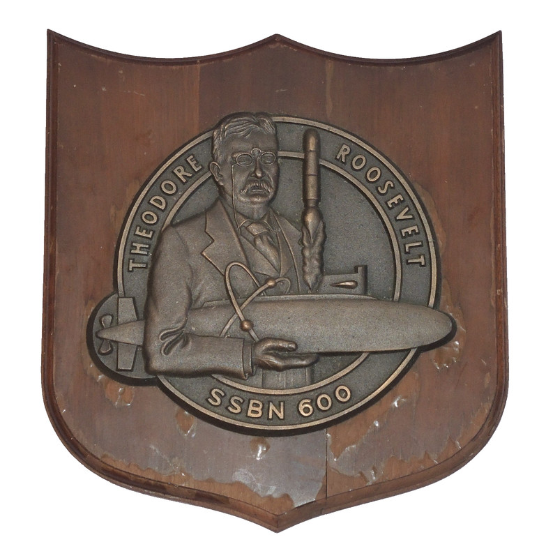 VINTAGE US NAVY THEODORE ROOSEVELT SSBN 600 BRONZE SUBMARINE WALL PLAQUE SIGN