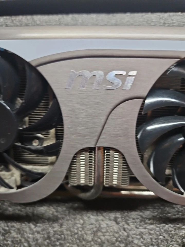 MSI NVIDIA GeForce GTX N465TX Twin Frozr II 1GB GDDR5. PCI Express 2.0 Foto 4 de 4