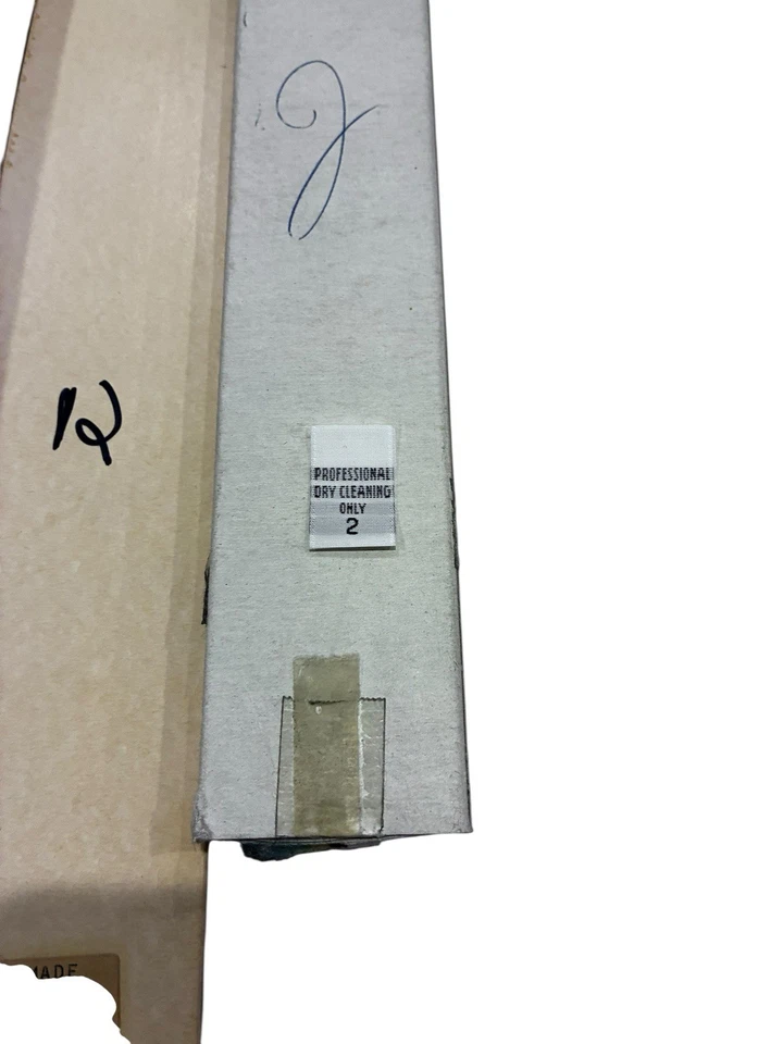 Lote de etiquetas de cuidado de ropa vintage 10.000+ “solo limpieza en seco profesional” de fábrica Foto 4 de 4