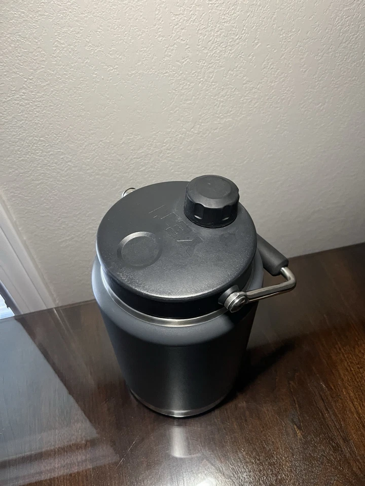 Yeti Rambler 1 brocca mezzo gallone acciaio inox spazzolato coperchio MagCap bottiglia 64 oz - Immagine 2 di 4