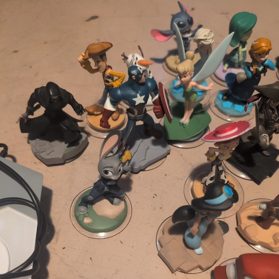 Disney Infinity Lote de 39 Impresionantes Figuras + Discos de Potencia + Cristales + Base Foto 3 de 4