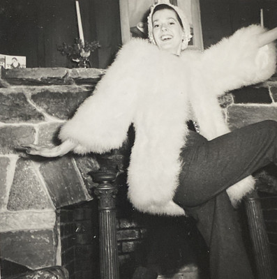 1960s Gorgeous Smiling Woman Girl Drama Queen Posing in Fur Coat Photo P20m12