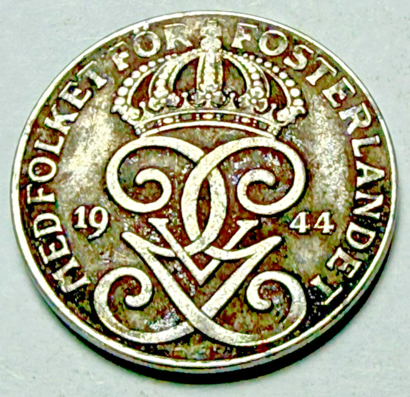 WWII Sweden 2 Ore coin, 1944. KM# 811, Monogram of King Gustaf V. 3 Crowns.