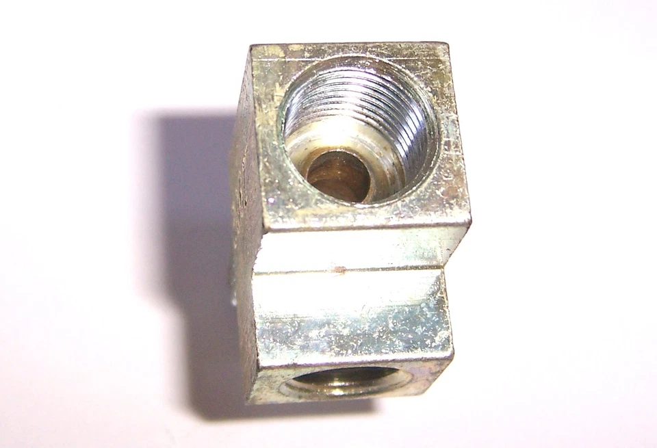  7902 Hydraulic Towed Trailer Brake Fitting Tee T 419392 Boat RV 47772 - Image 4 of 4