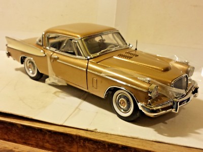 Danbury Mint Studebaker 1957 Golden Hawk 1:24 Scale Die Cast 123