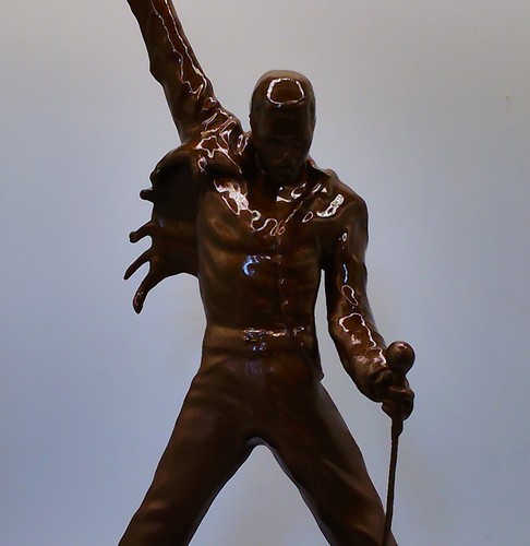 Freddie Mercury Queen Statue- Bronze Finish - Picture 5 of 7