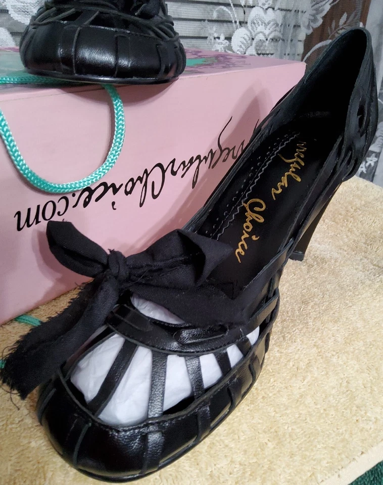 Irregular Choice 39.5 / 8.5 M Preto Baja Sexy Bombas de Couro Alças Abertas Top Novo Na Caixa - Imagem 2 de 4