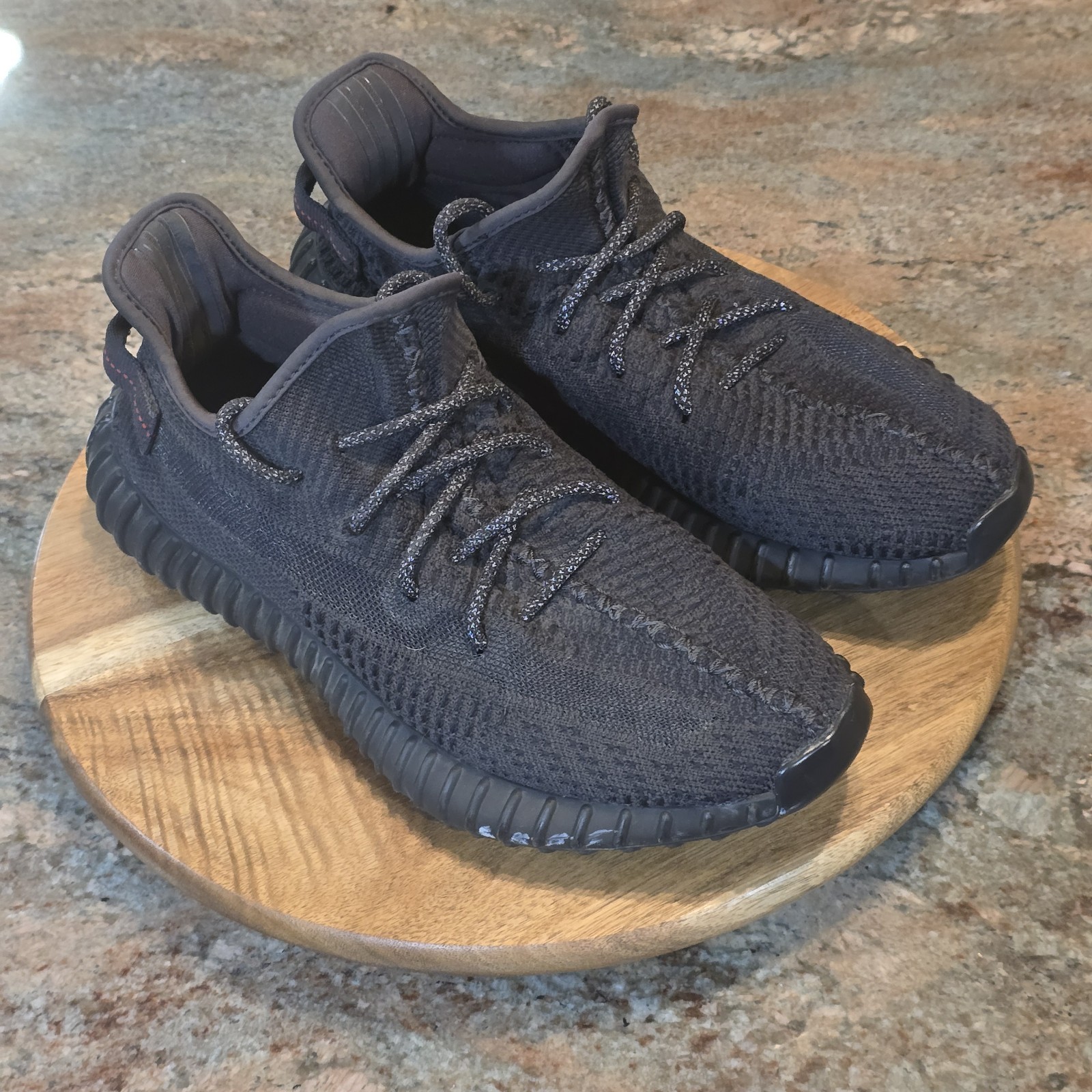 Adidas Yeezy Boost 350 V2 Black - Mens Size 9 - Athletic Shoes Sneakers thumbnail 2