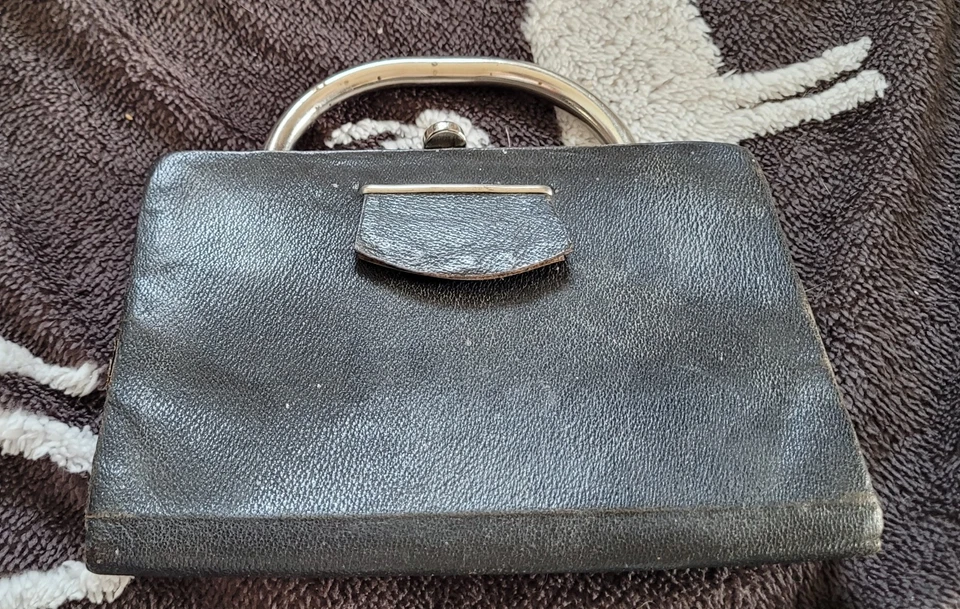 ANCIEN SAC A MAIN -CUIR? - Photo 1/4