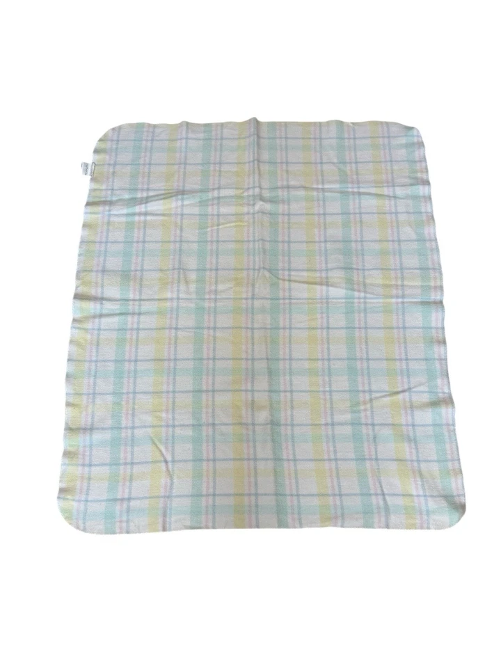 Manta de bebé de franela 100 % algodón a cuadros pastel verde 30x36" de colección Carters Foto 2 de 3