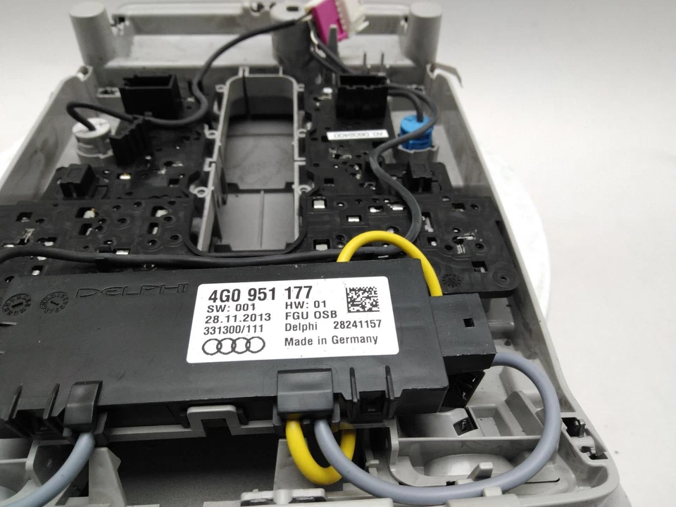 Lámpara de luz interior AUDI A6 2011-2018 5 puertas Estate 4G0951177 Foto 4 de 4