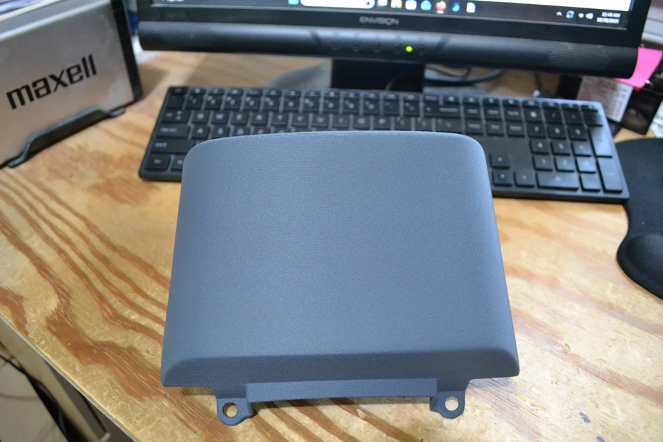 1985-86 Yamaha FZ750 FZ 1FN Tail Section Center Piece Fender Cover Fairing Body - Image 2 of 4