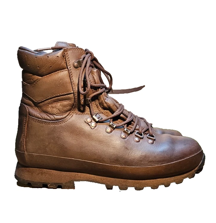 Altberg Defender lightweight Hiking Fishing, Walking, any activity Boots UK 9 M