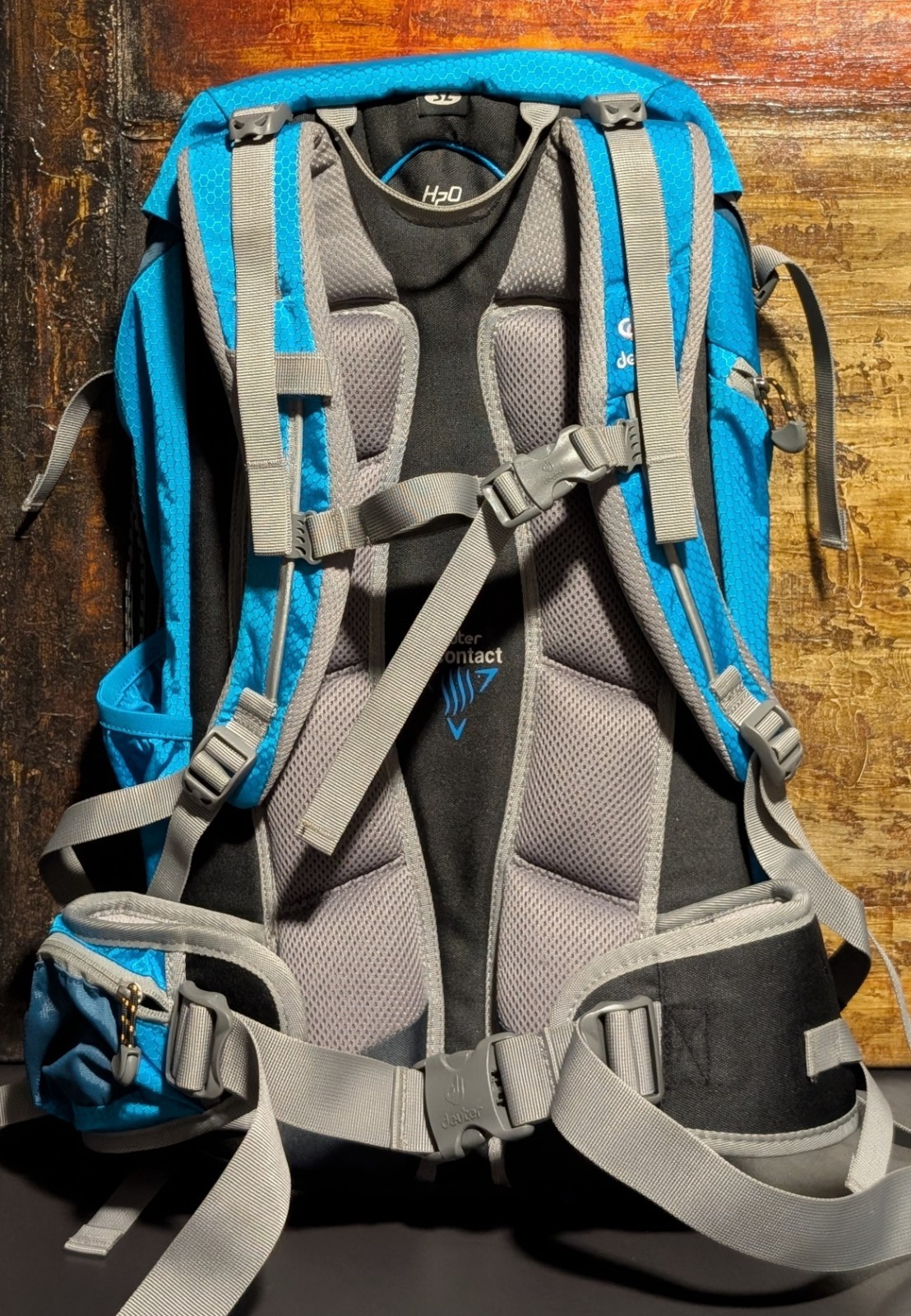 Deuter Unisex ACT Trail 28 SL Backpack in Bright Blue - Trekking Hiking Daypack
