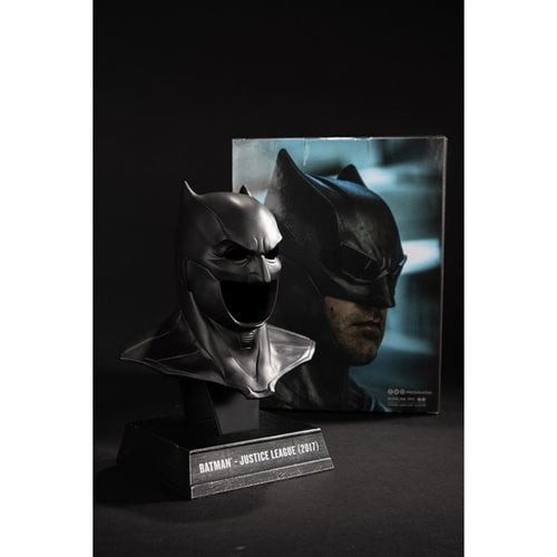 AUF LAGER! DC Prop Replica Justice League Batman 1:3 Scale Cowl - Bild 5 von 9