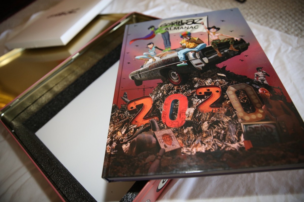 Gorillaz SUPER DELUXE ALMANAC only 200 made, numbered with