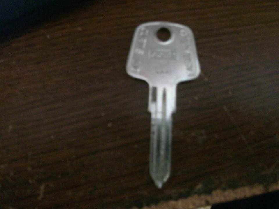 INTERRUPTOR DE ENCENDIDO ORIGINAL EN BLANCO LLAVE ENANA AA2 MG MGB 1978-1980 puede caber 1970-77 Foto 3 de 4