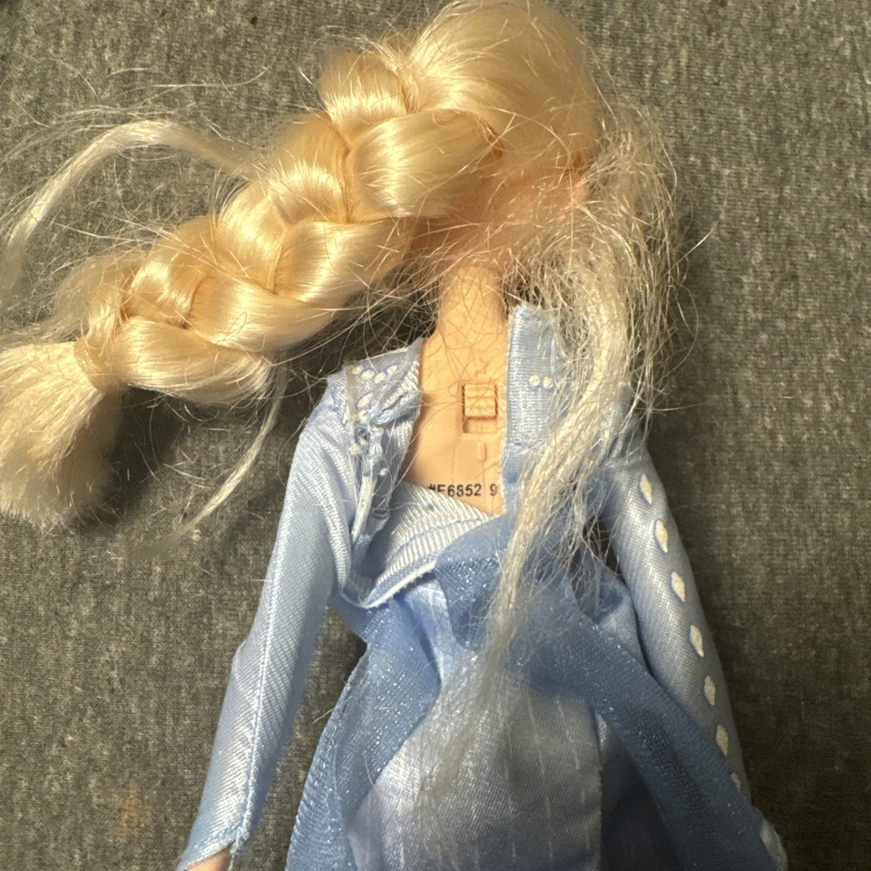 Hasbro Disney Elsa Frozen Muñeca Barbie Plástico Azul 8” Reina Nieve Hielo Ventiladores Foto 3 de 4