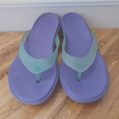 Crocs Carlie Women's Size 9 Platform Flip Flop Sandals Blue/Purple Slip-On Shoes