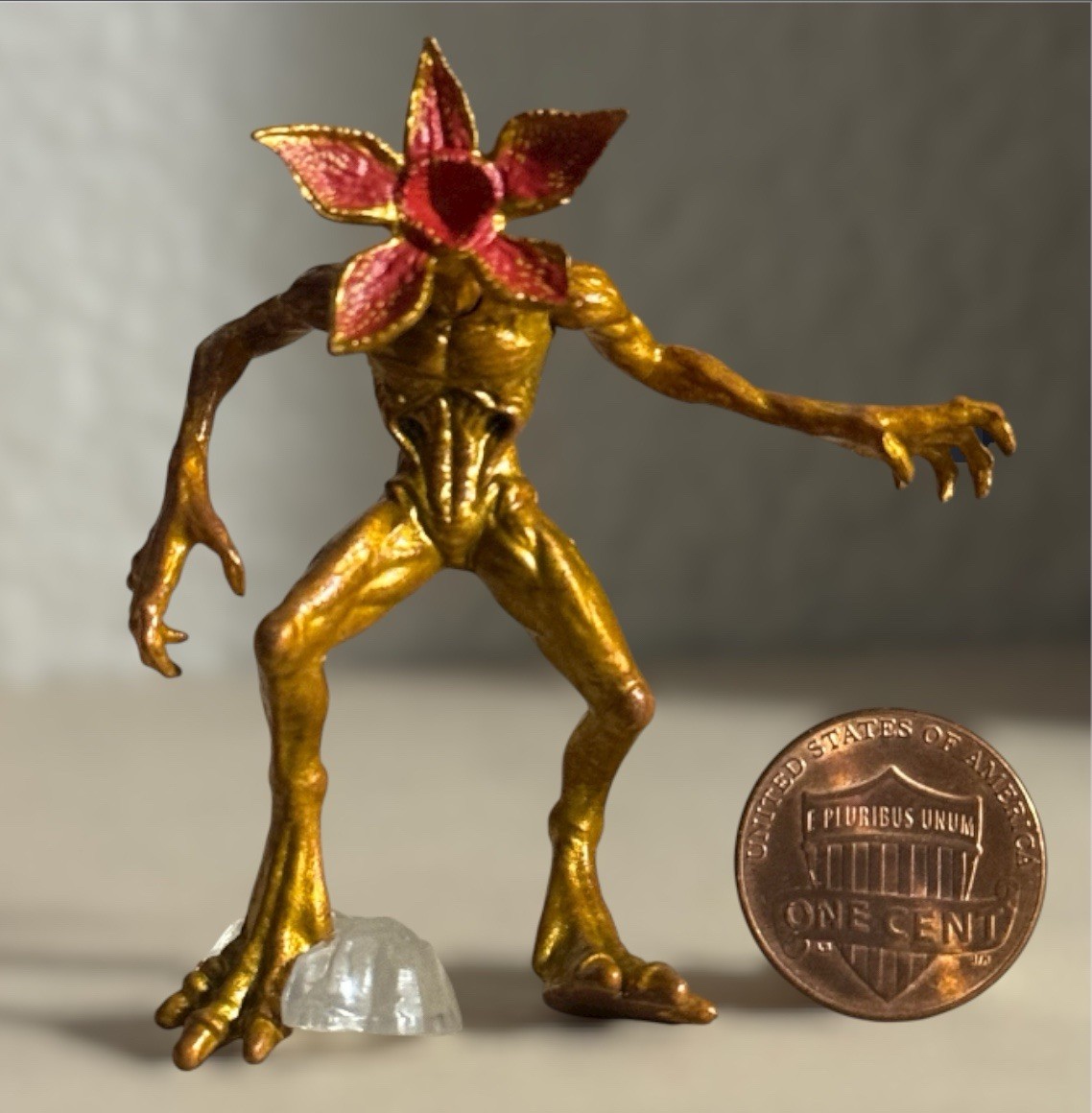 Mini Brands NETFLIX ~New Release! Stranger Things GOLD Demogorgon